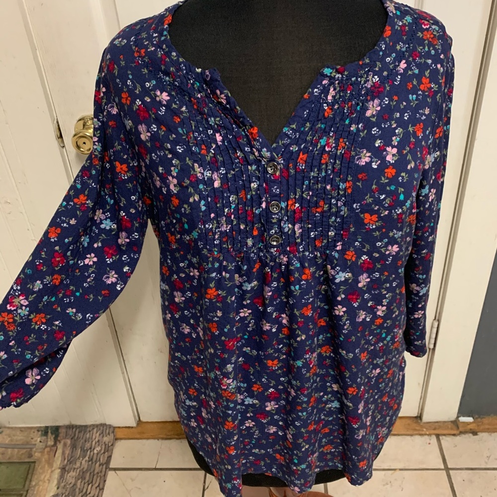 Faded Glory Top. Size Large